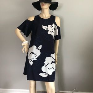 Beautiful Dress. Color Navy blue and white .Size M